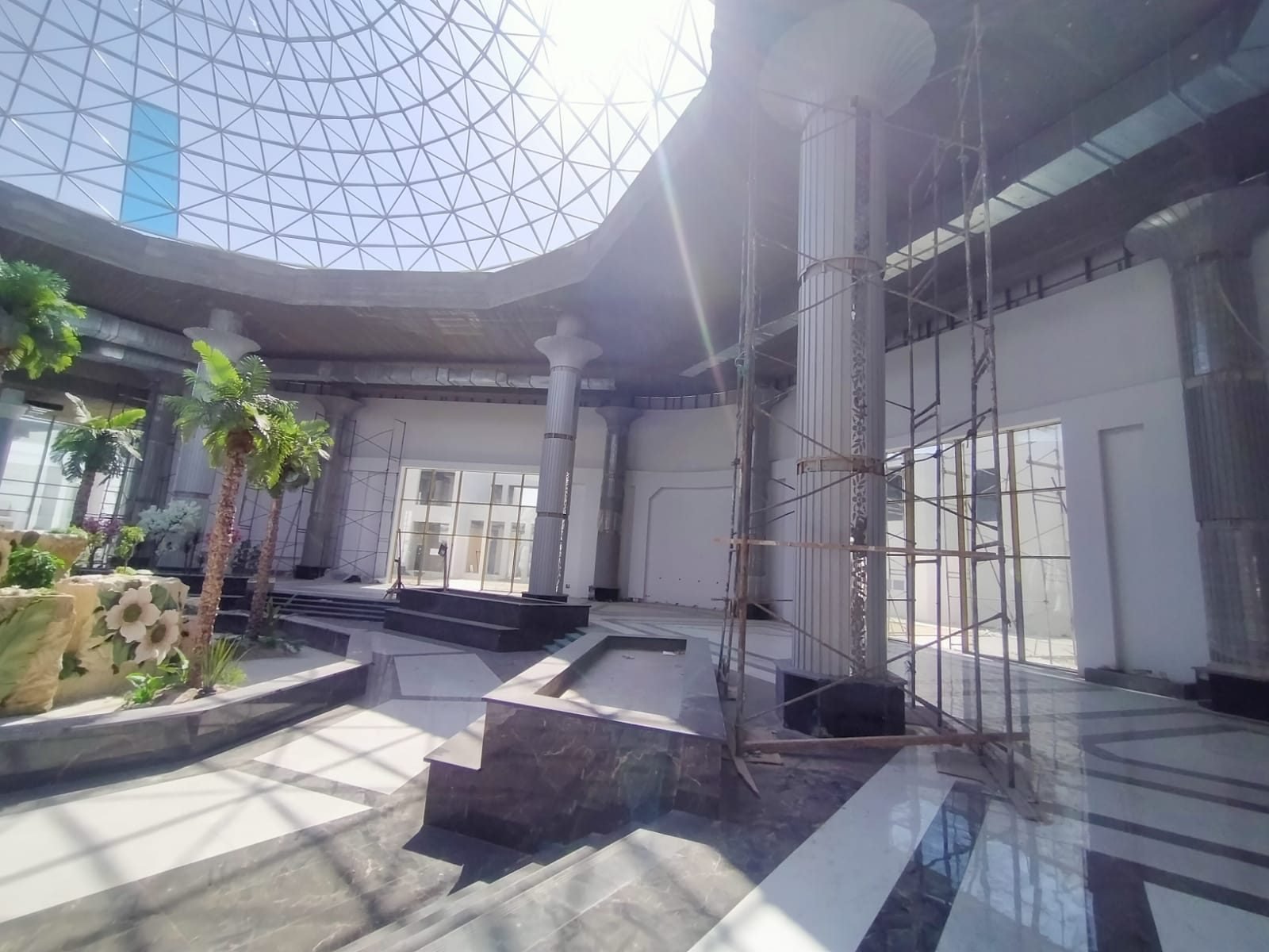 The hall under the glass dome